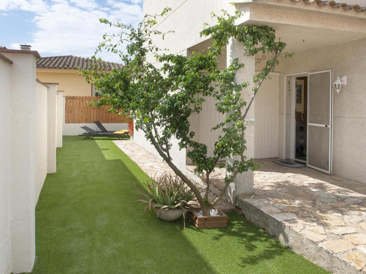 Gerkens, Bonita Casa De Tres Dormitorios Con Piscina Comunitaria En Escala L' Escala Exterior foto