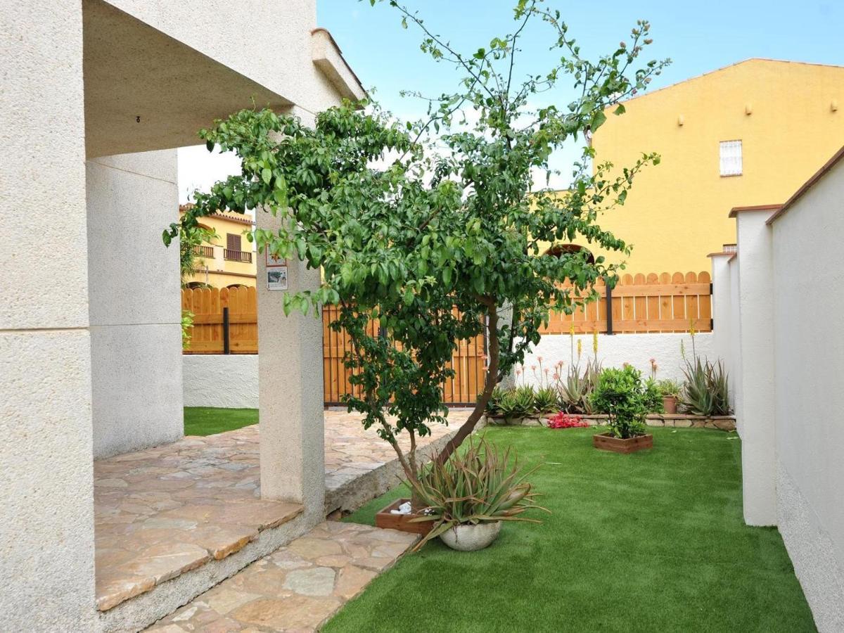 Gerkens, Bonita Casa De Tres Dormitorios Con Piscina Comunitaria En Escala L' Escala Exterior foto